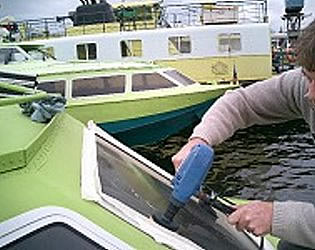 yacht window polishing